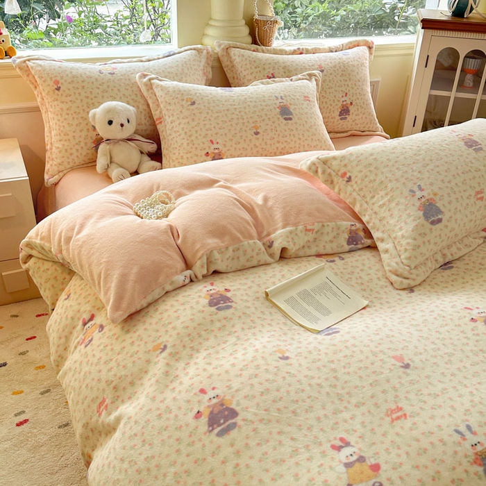 91家纺网 家纺一手货源 找家纺 绵庭家纺 2025新款高克重牛奶绒印花四件套系列 萌兔之星