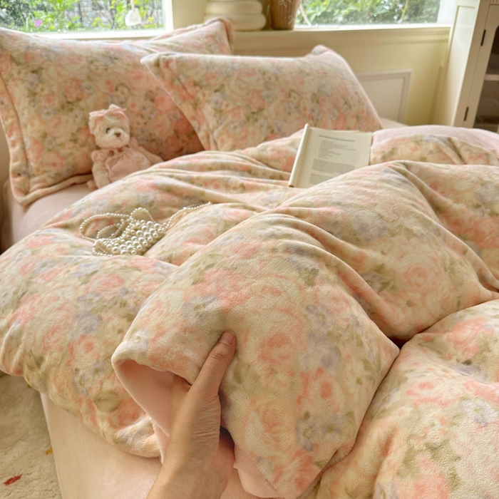 91家纺网 家纺一手货源 找家纺 绵庭家纺 2025新款高克重牛奶绒印花四件套系列 花颜月影-绿