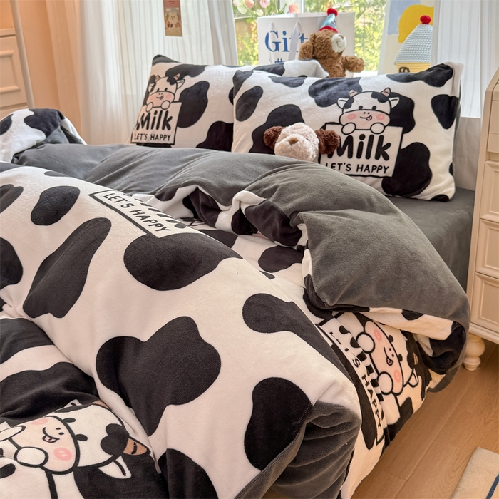 91家纺网 家纺一手货源 找家纺 艾特你 2025新款全工艺200克牛奶绒四件套 奶牛