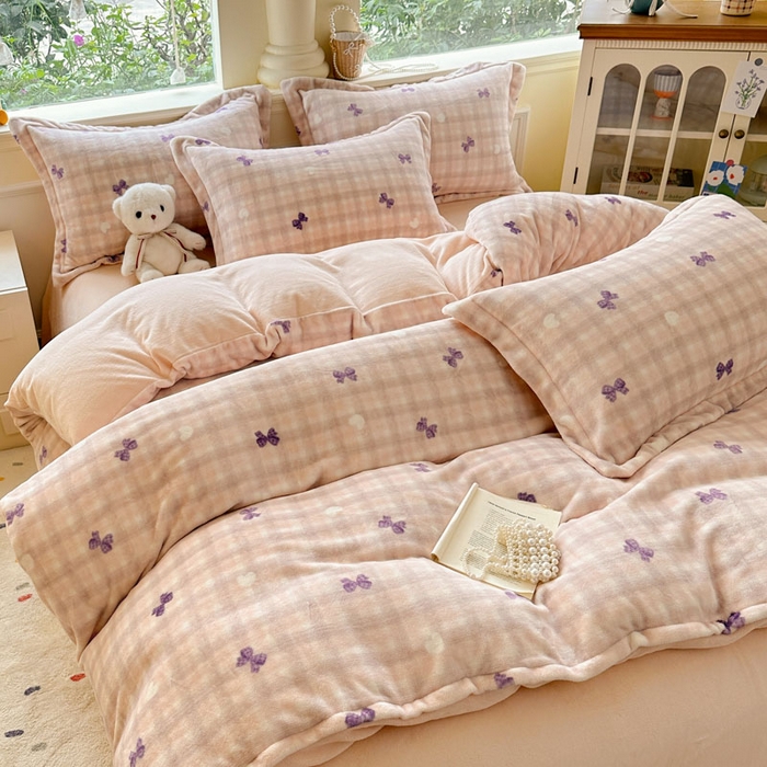 91家纺网 家纺一手货源 找家纺 绵庭家纺 2025新款高克重牛奶绒印花四件套系列 星梦蝶结-紫