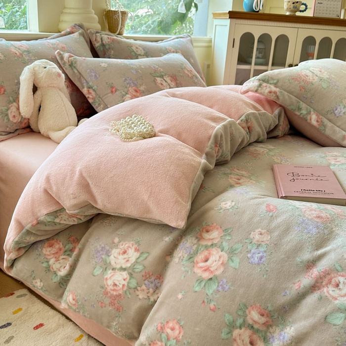 91家纺网 家纺一手货源 找家纺 绵庭家纺 2025新款高克重牛奶绒印花四件套系列 花韵玫瑰咖