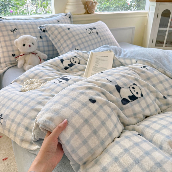 91家纺网 家纺一手货源 找家纺 绵庭家纺 2025新款高克重牛奶绒印花四件套系列 奶熊嘟嘟