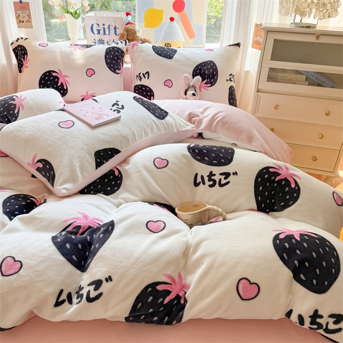 91家纺网 家纺一手货源 找家纺 艾特你 2025新款全工艺200克牛奶绒四件套 山野莓莓