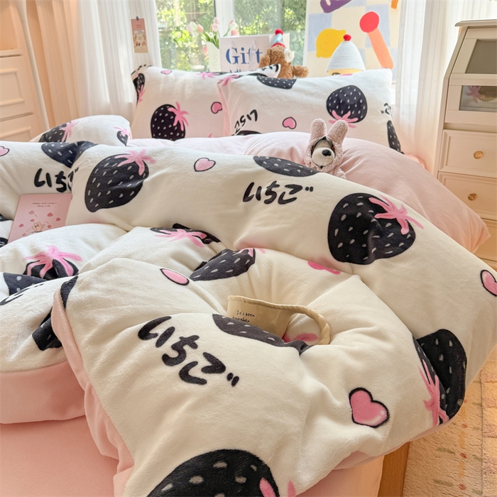 91家纺网 家纺一手货源 找家纺 艾特你 2025新款全工艺200克牛奶绒四件套 山野莓莓