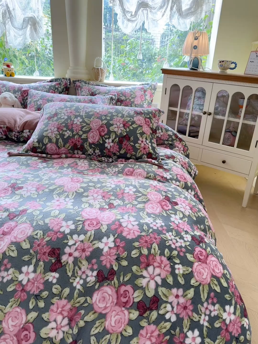 91家纺网 家纺一手货源 找家纺 绵庭家纺 2025新款高克重牛奶绒印花四件套系列 幽幽花香