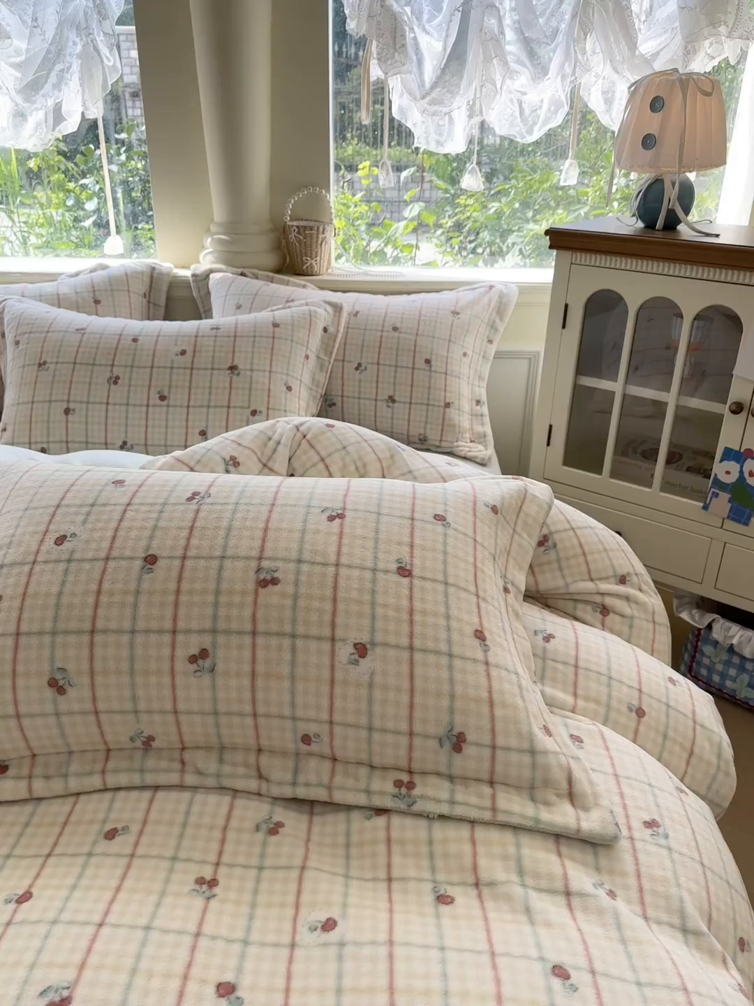 91家纺网 家纺一手货源 找家纺 绵庭家纺 2025新款高克重牛奶绒印花四件套系列 桃你喜欢-黄