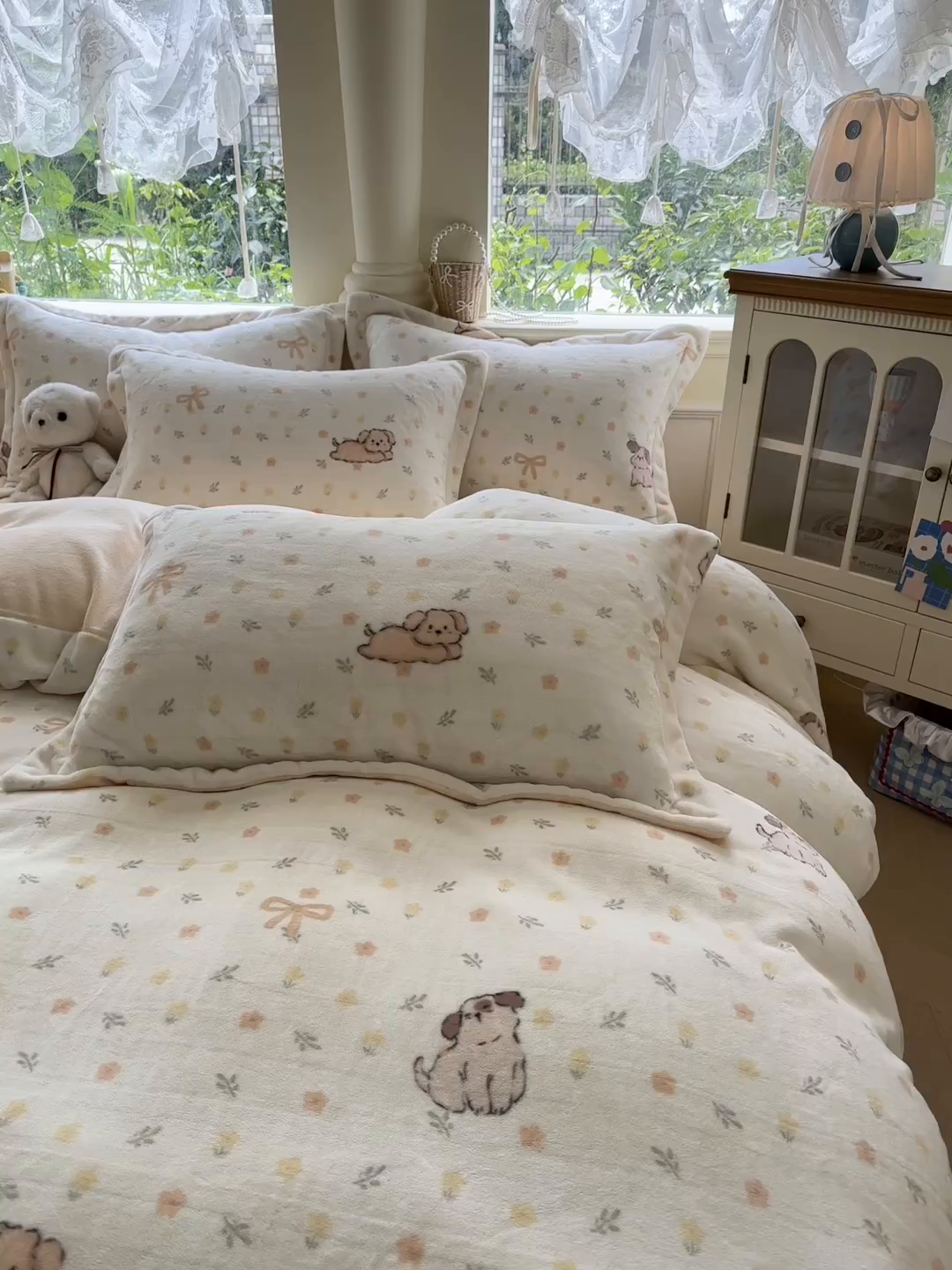 91家纺网 家纺一手货源 找家纺 绵庭家纺 2025新款高克重牛奶绒印花四件套系列 芋泥小狗