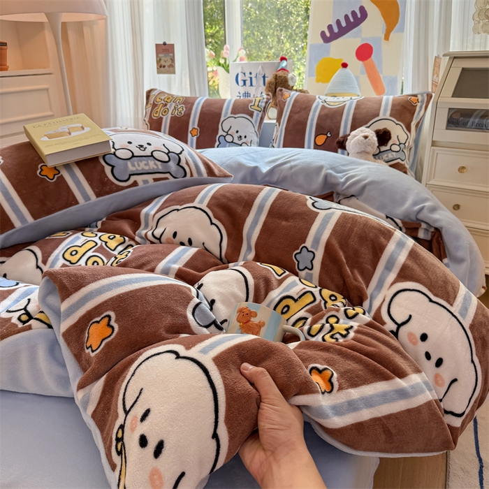 91家纺网 家纺一手货源 找家纺 艾特你 2025新款全工艺200克牛奶绒四件套 淘气狗