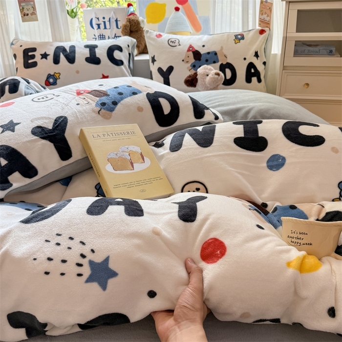 91家纺网 家纺一手货源 找家纺 艾特你 2025新款全工艺200克牛奶绒四件套 童话