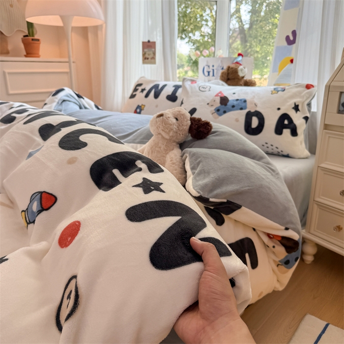 91家纺网 家纺一手货源 找家纺 艾特你 2025新款全工艺200克牛奶绒四件套 童话