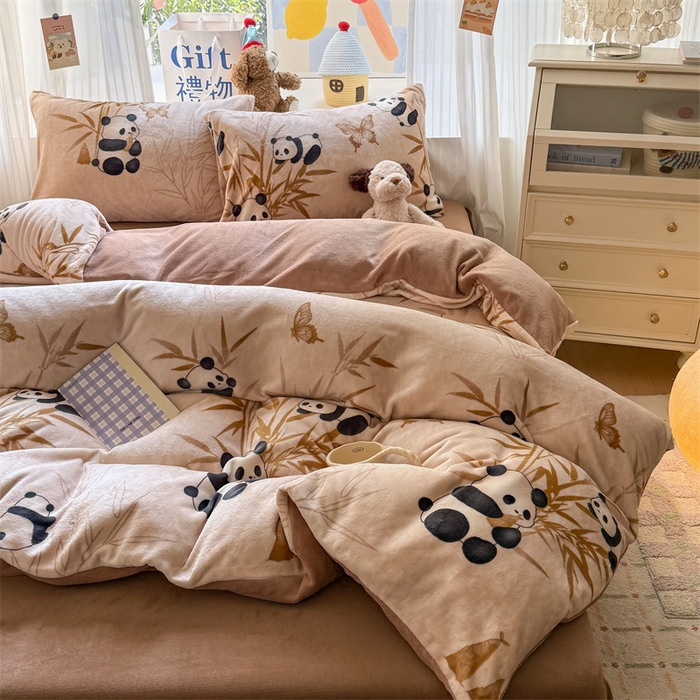 91家纺网 家纺一手货源 找家纺 艾特你 2025新款全工艺200克牛奶绒四件套 竹子熊猫