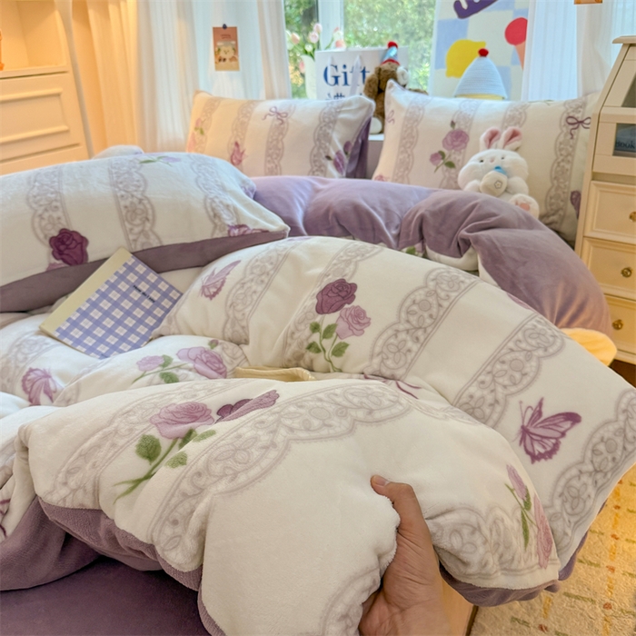 91家纺网 家纺一手货源 找家纺 艾特你 2025新款全工艺200克牛奶绒四件套 紫藤花语