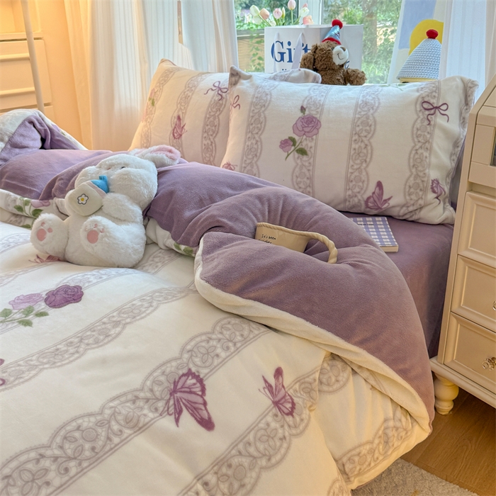 91家纺网 家纺一手货源 找家纺 艾特你 2025新款全工艺200克牛奶绒四件套 紫藤花语