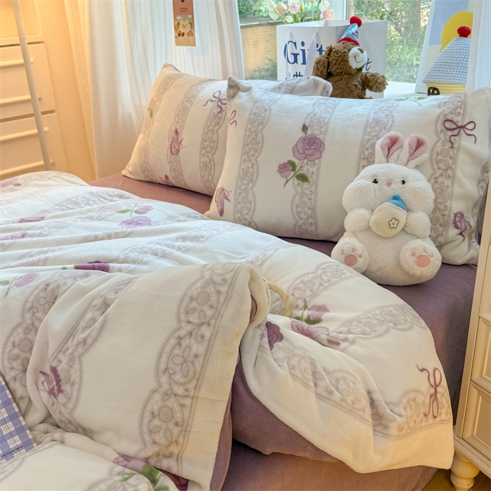 91家纺网 家纺一手货源 找家纺 艾特你 2025新款全工艺200克牛奶绒四件套 紫藤花语