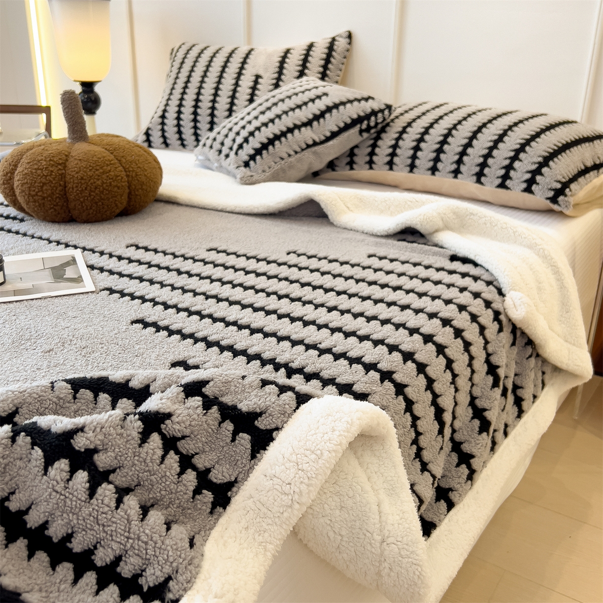 91家纺网 家纺一手货源 找家纺 亚龙工厂店 2025新款云杉绒加厚保暖多功能毛毯毯子 杉影毯 银灰