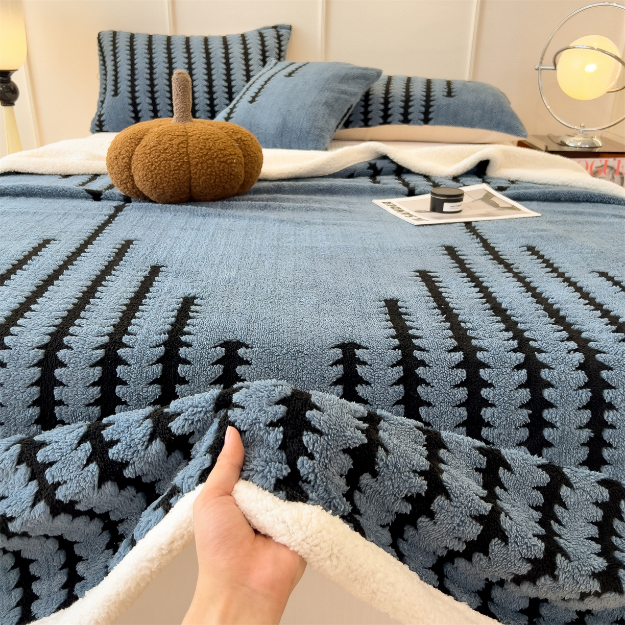 91家纺网 家纺一手货源 找家纺 亚龙工厂店 2025新款云杉绒加厚保暖多功能毛毯毯子 杉影毯 蓝