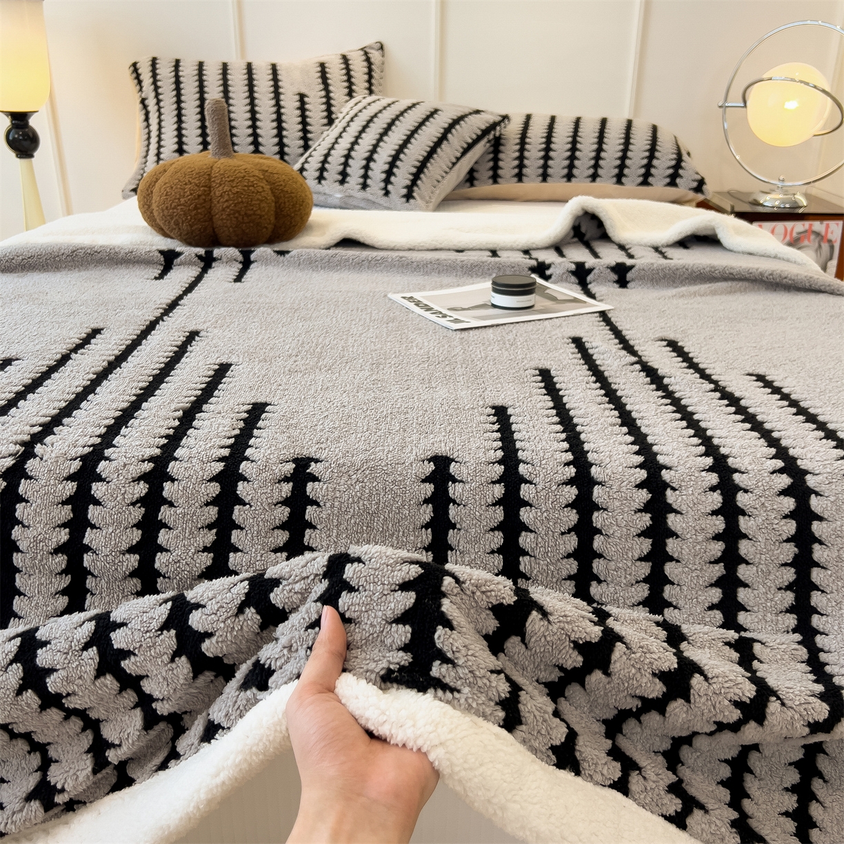 91家纺网 家纺一手货源 找家纺 亚龙工厂店 2025新款云杉绒加厚保暖多功能毛毯毯子 杉影毯 银灰