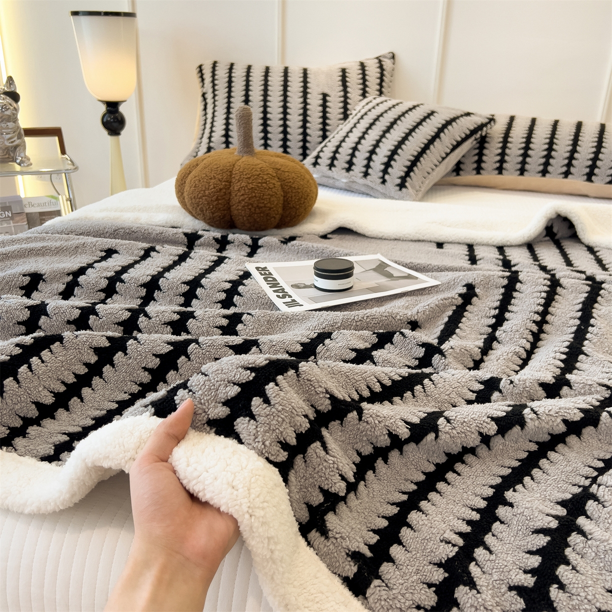 91家纺网 家纺一手货源 找家纺 亚龙工厂店 2025新款云杉绒加厚保暖多功能毛毯毯子 杉影毯 银灰