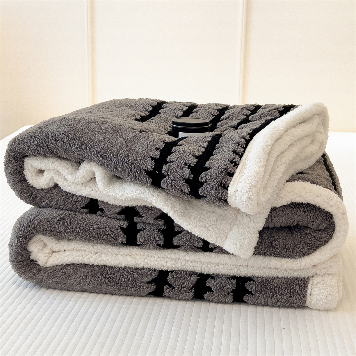 91家纺网 家纺一手货源 找家纺 亚龙工厂店 2025新款云杉绒加厚保暖多功能毛毯毯子 杉影毯 深灰