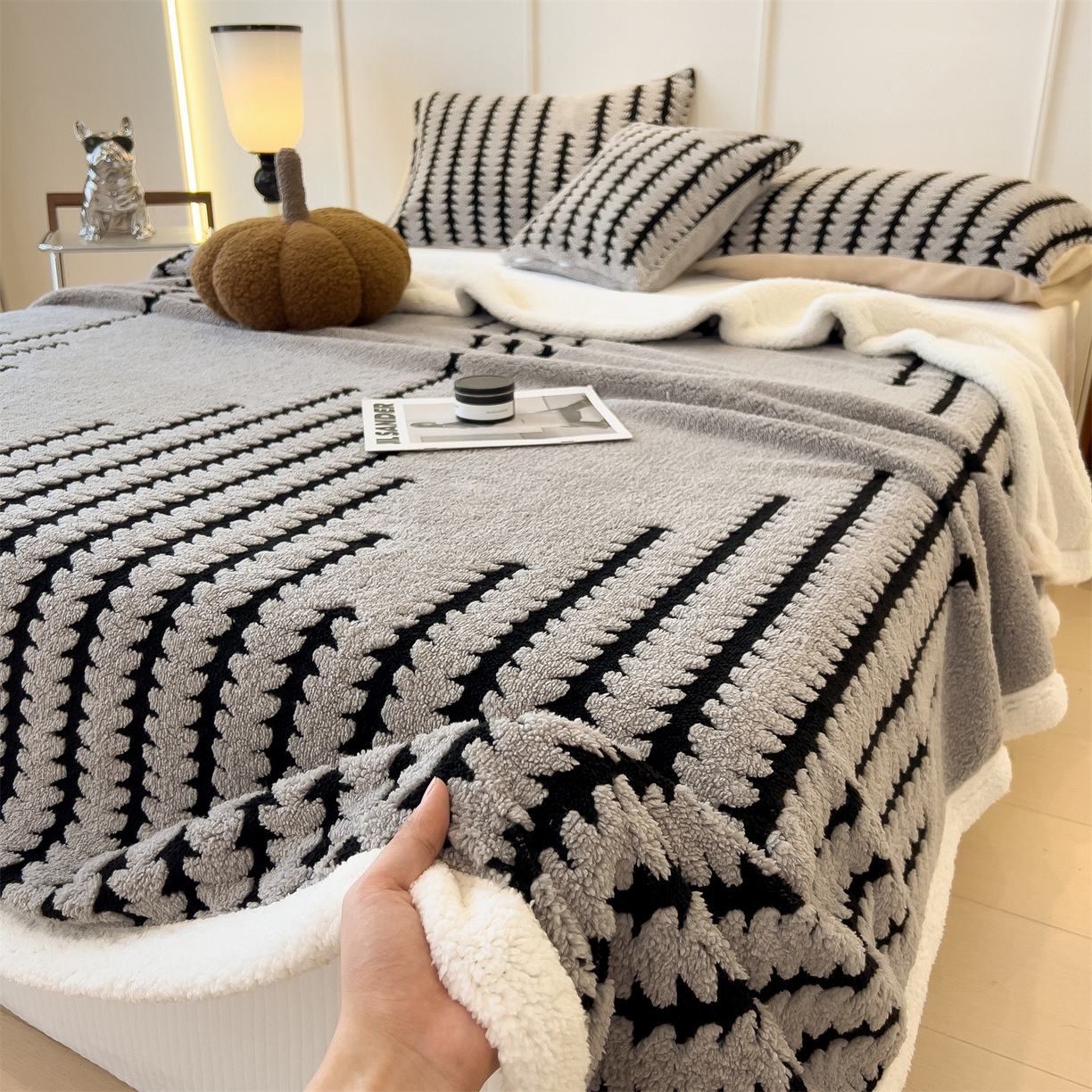 91家纺网 家纺一手货源 找家纺 亚龙工厂店 2025新款云杉绒加厚保暖多功能毛毯毯子 杉影毯 银灰