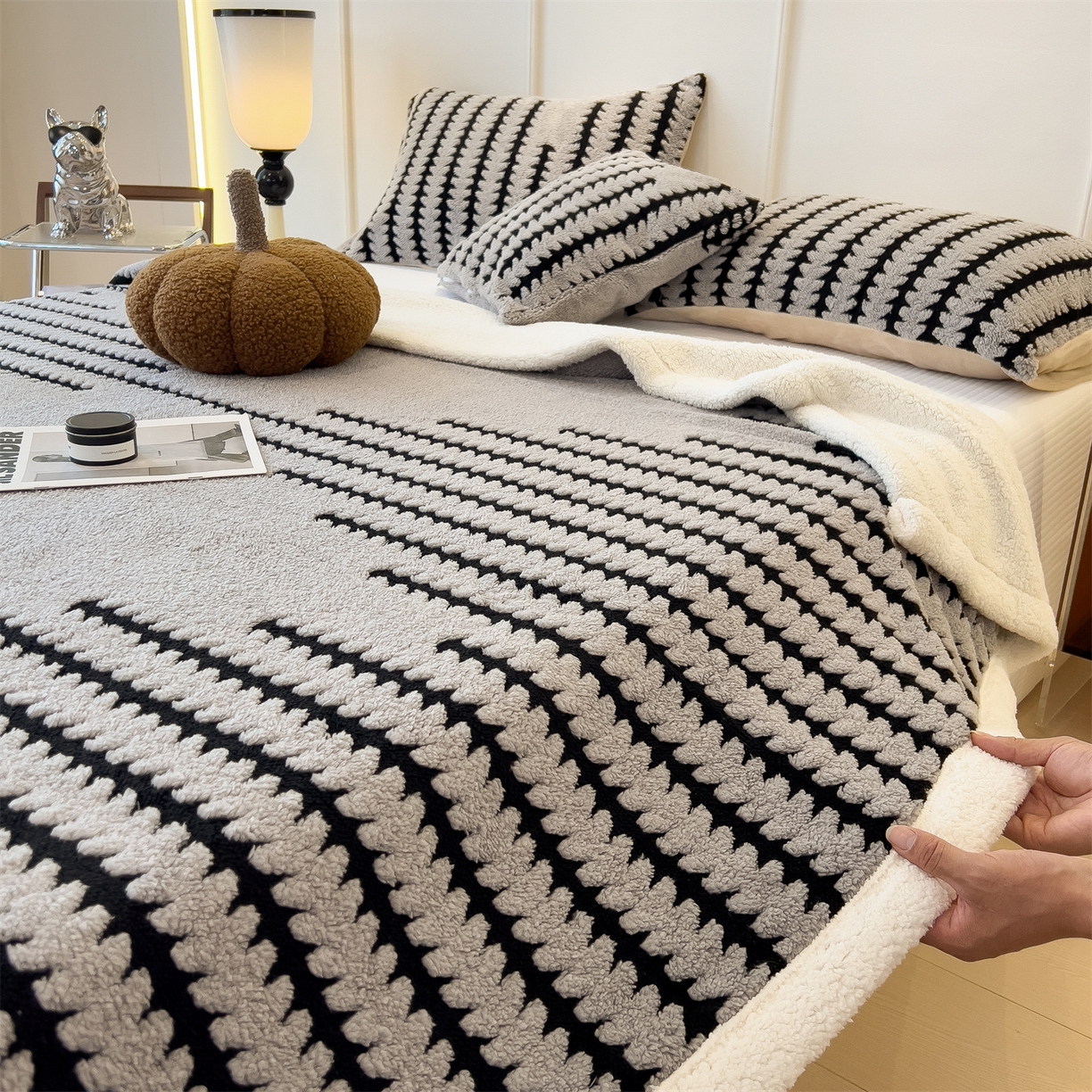 91家纺网 家纺一手货源 找家纺 亚龙工厂店 2025新款云杉绒加厚保暖多功能毛毯毯子 杉影毯 银灰