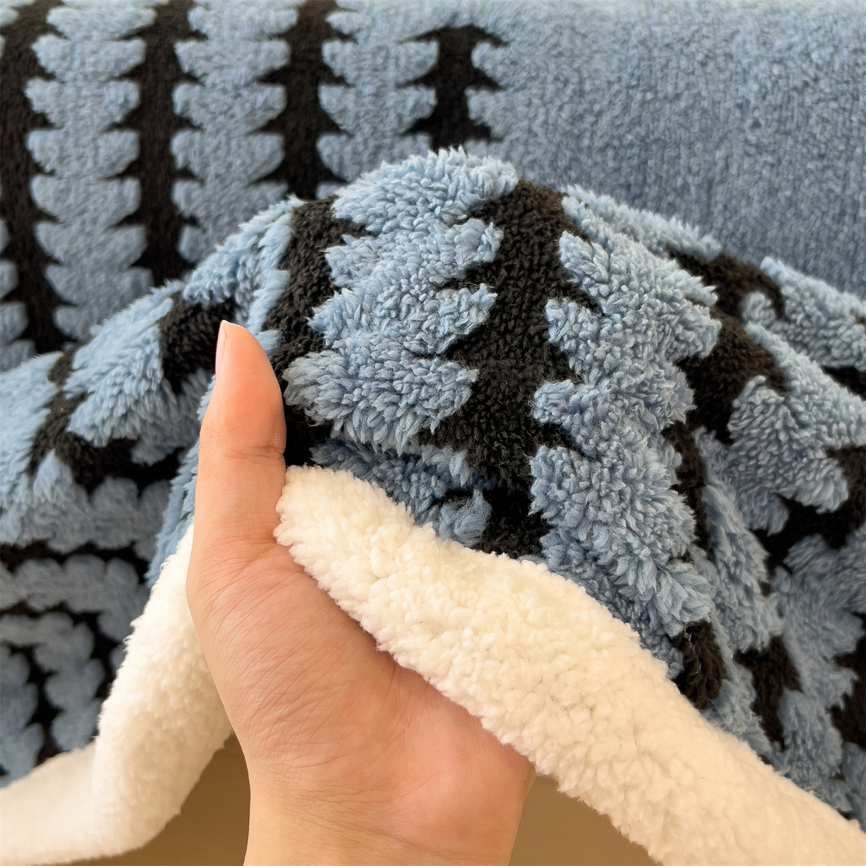 91家纺网 家纺一手货源 找家纺 亚龙工厂店 2025新款云杉绒加厚保暖多功能毛毯毯子 杉影毯 蓝