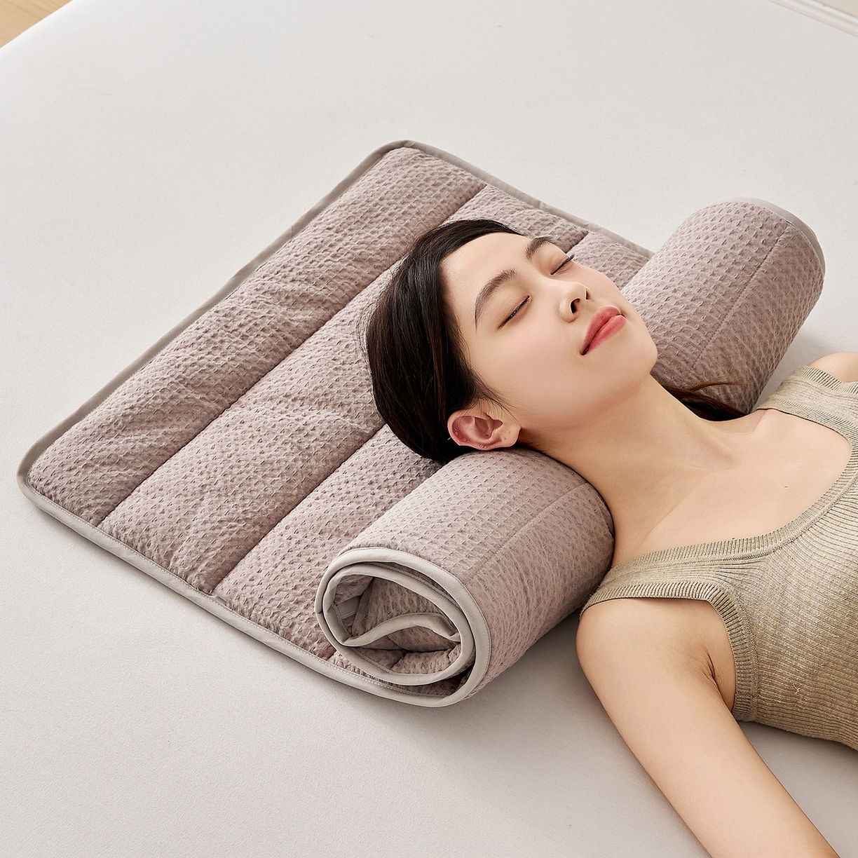 91家纺网 家纺一手货源 找家纺 （总）良品汇馆 2025新款【多功能旅行枕-毯】腰靠小号旅行毛巾旅行午休枕