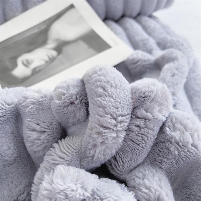 91家纺网 家纺一手货源 找家纺 亚龙工厂店 2025新款时尚活性抗静电兔绒毛毯毯子 兔毛紫