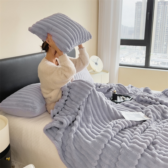 91家纺网 家纺一手货源 找家纺 亚龙工厂店 2025新款时尚活性抗静电兔绒毛毯毯子 兔毛紫