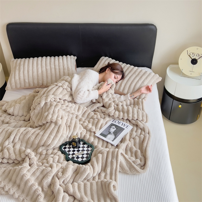 91家纺网 家纺一手货源 找家纺 亚龙工厂店 2025新款时尚活性抗静电兔绒毛毯毯子 兔毛卡其