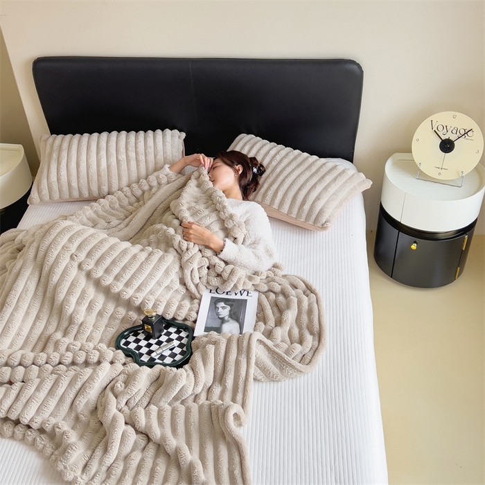 91家纺网 家纺一手货源 找家纺 亚龙工厂店 2025新款时尚活性抗静电兔绒毛毯毯子 兔毛卡其