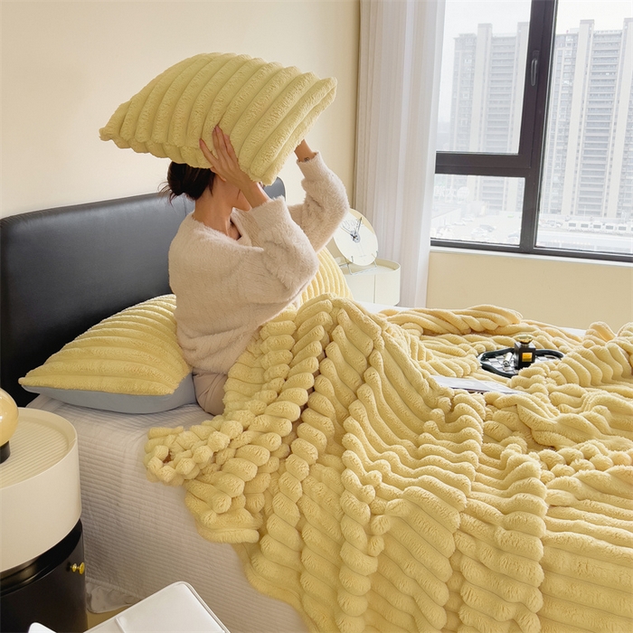 91家纺网 家纺一手货源 找家纺 亚龙工厂店 2025新款时尚活性抗静电兔绒毛毯毯子 兔毛奶黄