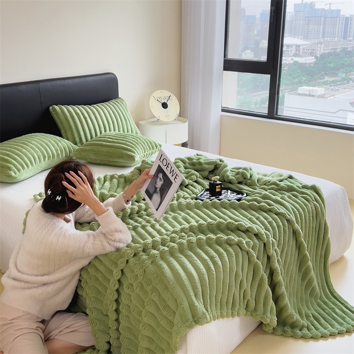 91家纺网 家纺一手货源 找家纺 亚龙工厂店 2025新款时尚活性抗静电兔绒毛毯毯子 兔毛果绿