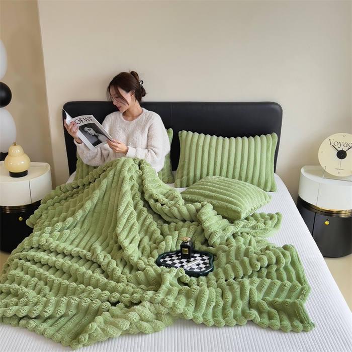 91家纺网 家纺一手货源 找家纺 亚龙工厂店 2025新款时尚活性抗静电兔绒毛毯毯子 兔毛果绿