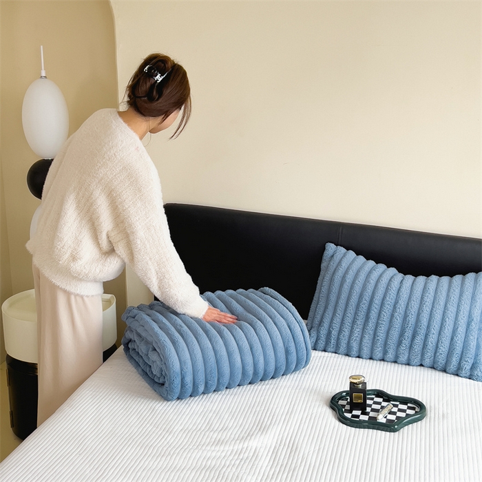 91家纺网 家纺一手货源 找家纺 亚龙工厂店 2025新款时尚活性抗静电兔绒毛毯毯子 兔毛蓝