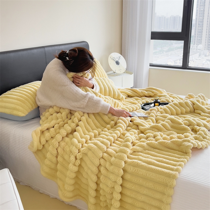 91家纺网 家纺一手货源 找家纺 亚龙工厂店 2025新款时尚活性抗静电兔绒毛毯毯子 兔毛奶黄