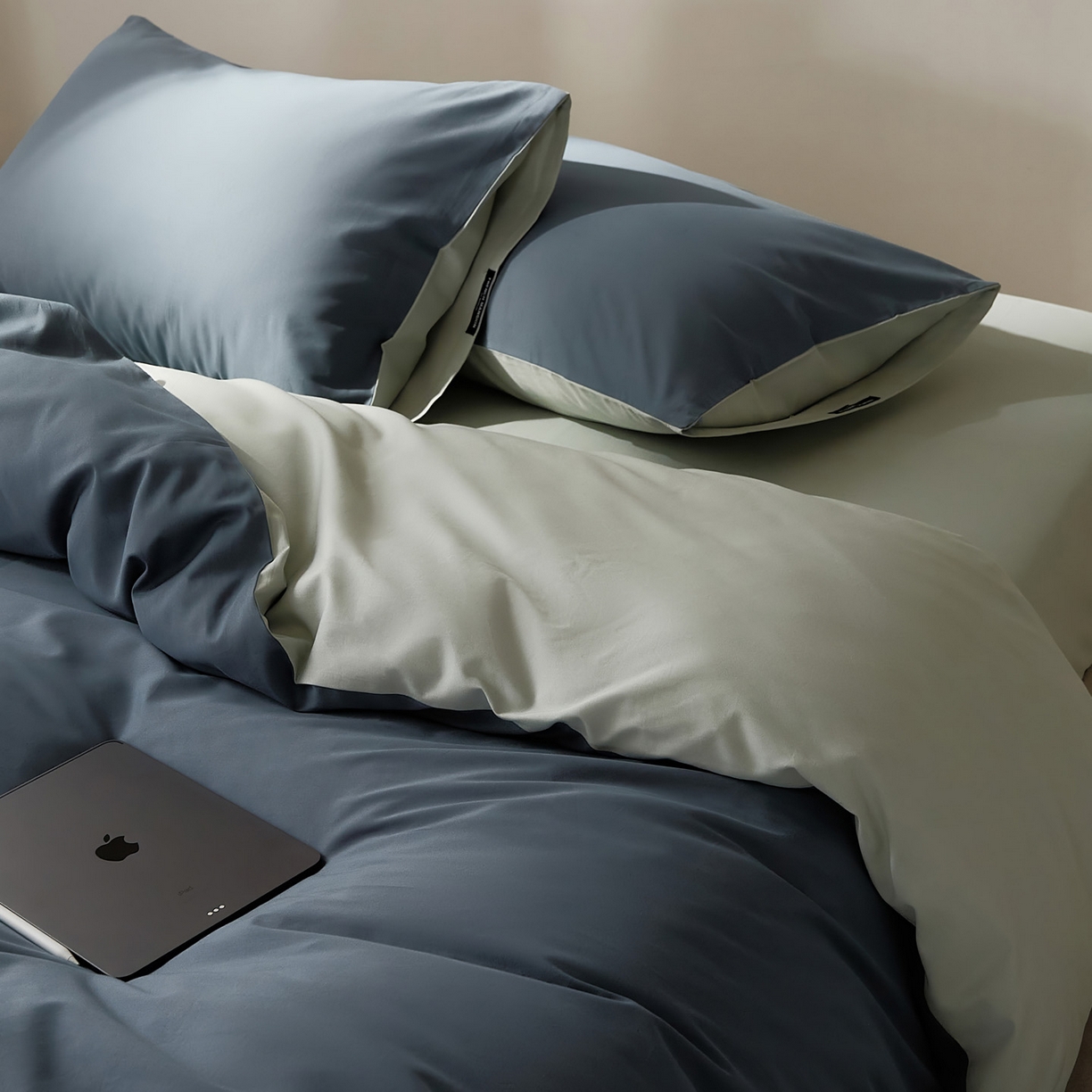 91家纺网 家纺一手货源 找家纺 EH家居 2025新款100S长绒棉小宽边磨毛四件套--云栖系列 深海晴空