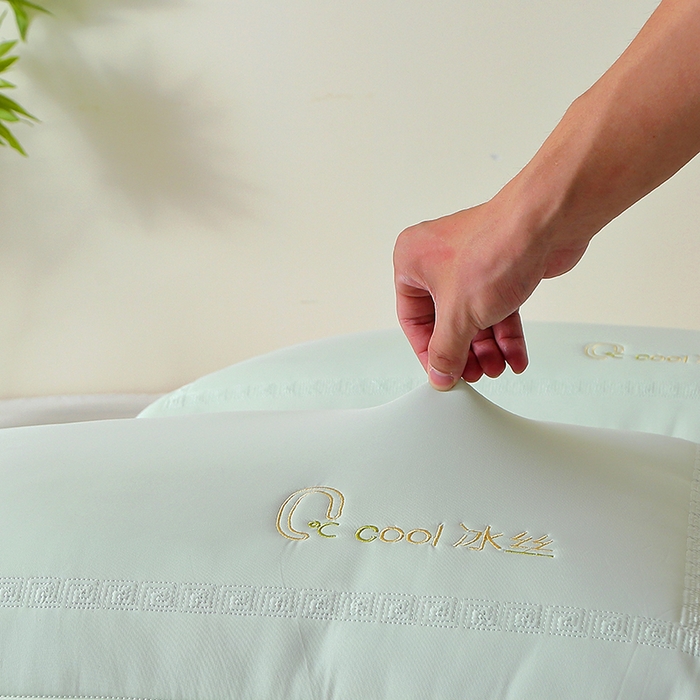 91家纺网 家纺一手货源 找家纺 十仟家纺 2025新款亲肤柔软凉感冰丝枕零度冰丝乳胶枕 零度冰丝乳胶枕-浅绿