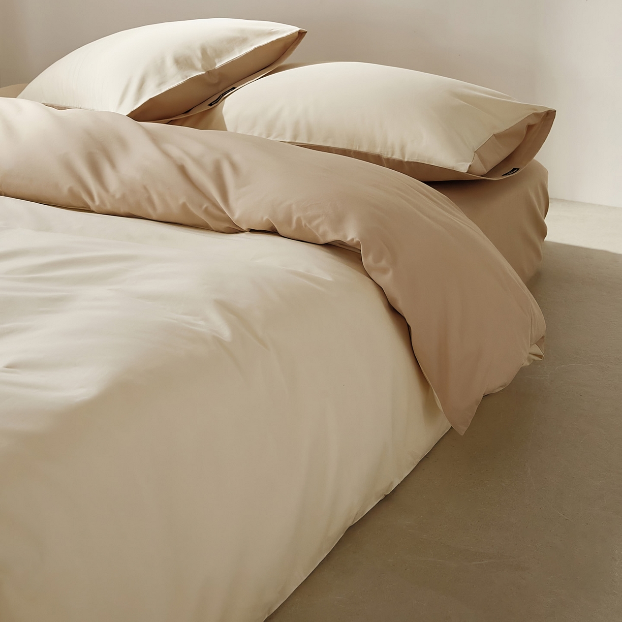 91家纺网 家纺一手货源 找家纺 EH家居 2025新款100S长绒棉小宽边磨毛四件套--云栖系列 奶白+落日咖