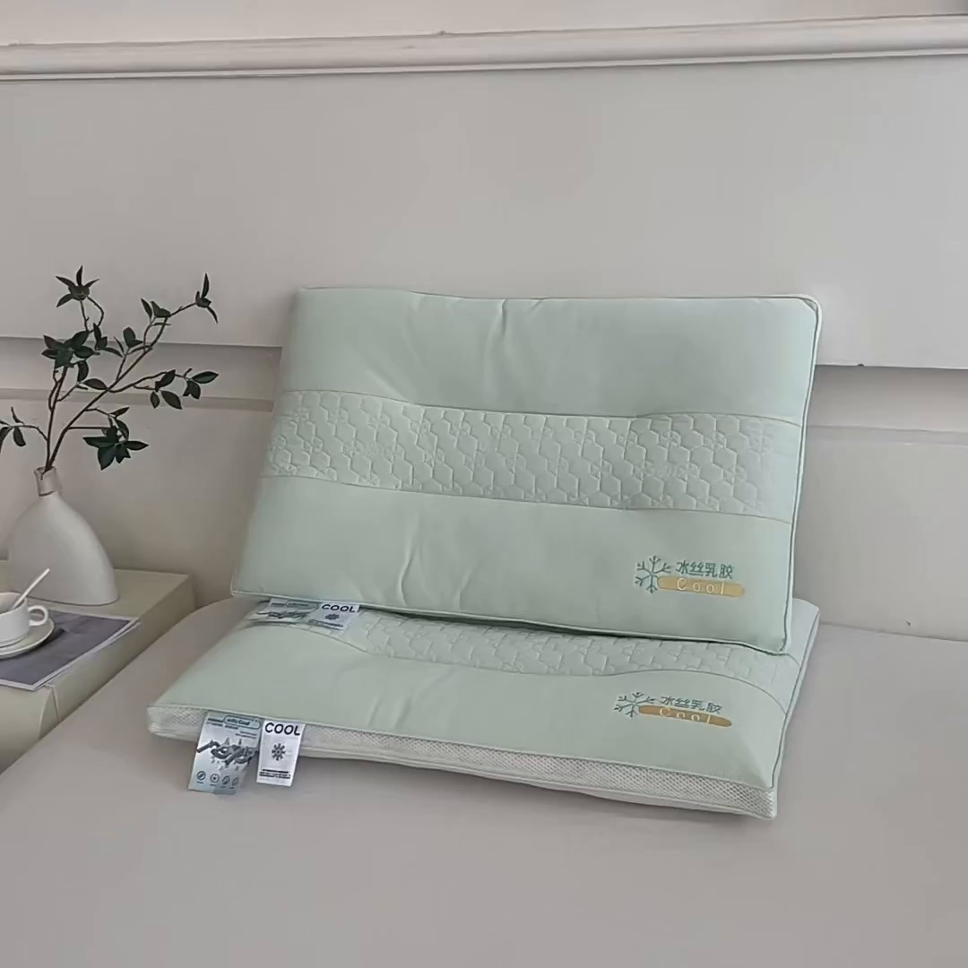 91家纺网 家纺一手货源 找家纺 十仟家纺 2025新款亲肤柔软凉感冰丝枕零度冰丝乳胶枕 零度冰丝乳胶枕-浅绿