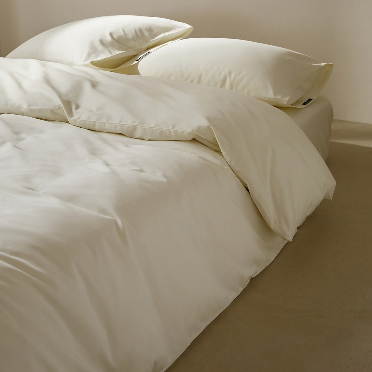 91家纺网 家纺一手货源 找家纺 EH家居 2025新款100S长绒棉小宽边磨毛四件套--云栖系列 柔雾白