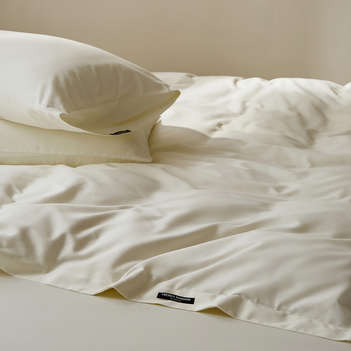 91家纺网 家纺一手货源 找家纺 EH家居 2025新款100S长绒棉小宽边磨毛四件套--云栖系列 柔雾白