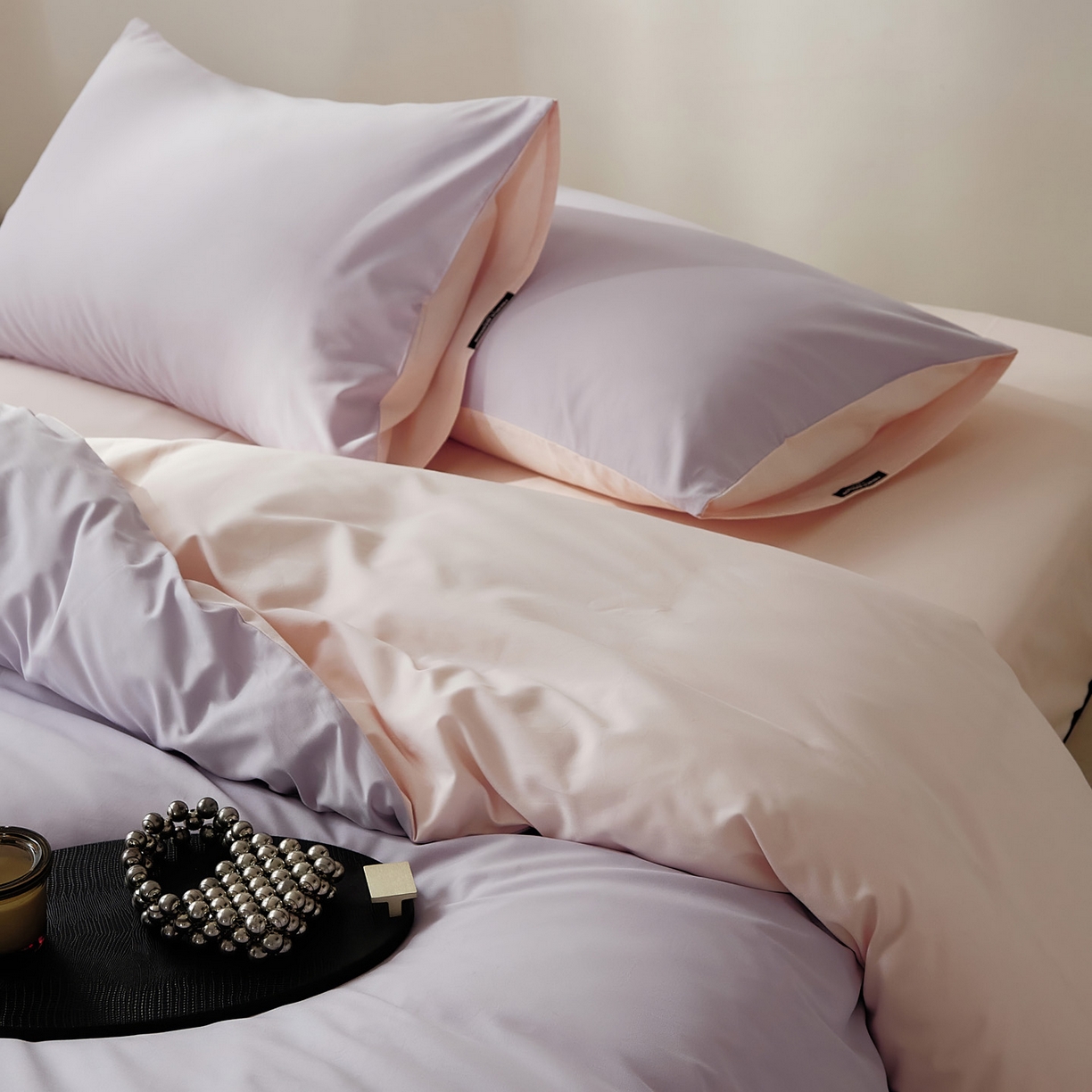 91家纺网 家纺一手货源 找家纺 EH家居 2025新款100S长绒棉小宽边磨毛四件套--云栖系列 丁香粉紫