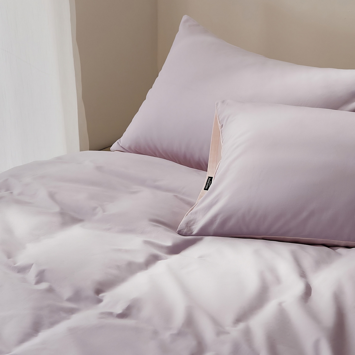 91家纺网 家纺一手货源 找家纺 EH家居 2025新款100S长绒棉小宽边磨毛四件套--云栖系列 丁香粉紫