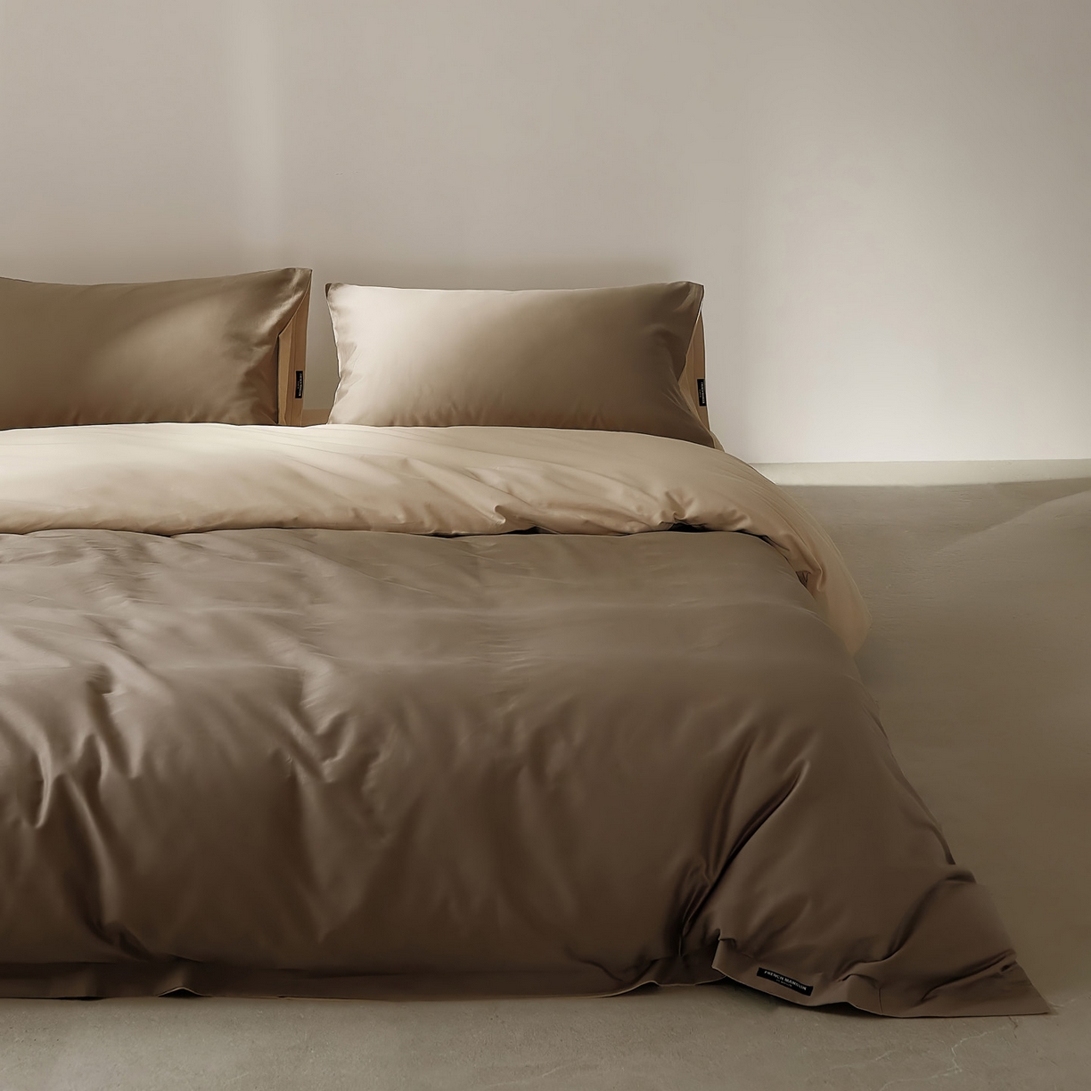 91家纺网 家纺一手货源 找家纺 EH家居 2025新款100S长绒棉小宽边磨毛四件套--云栖系列 摩卡慕斯