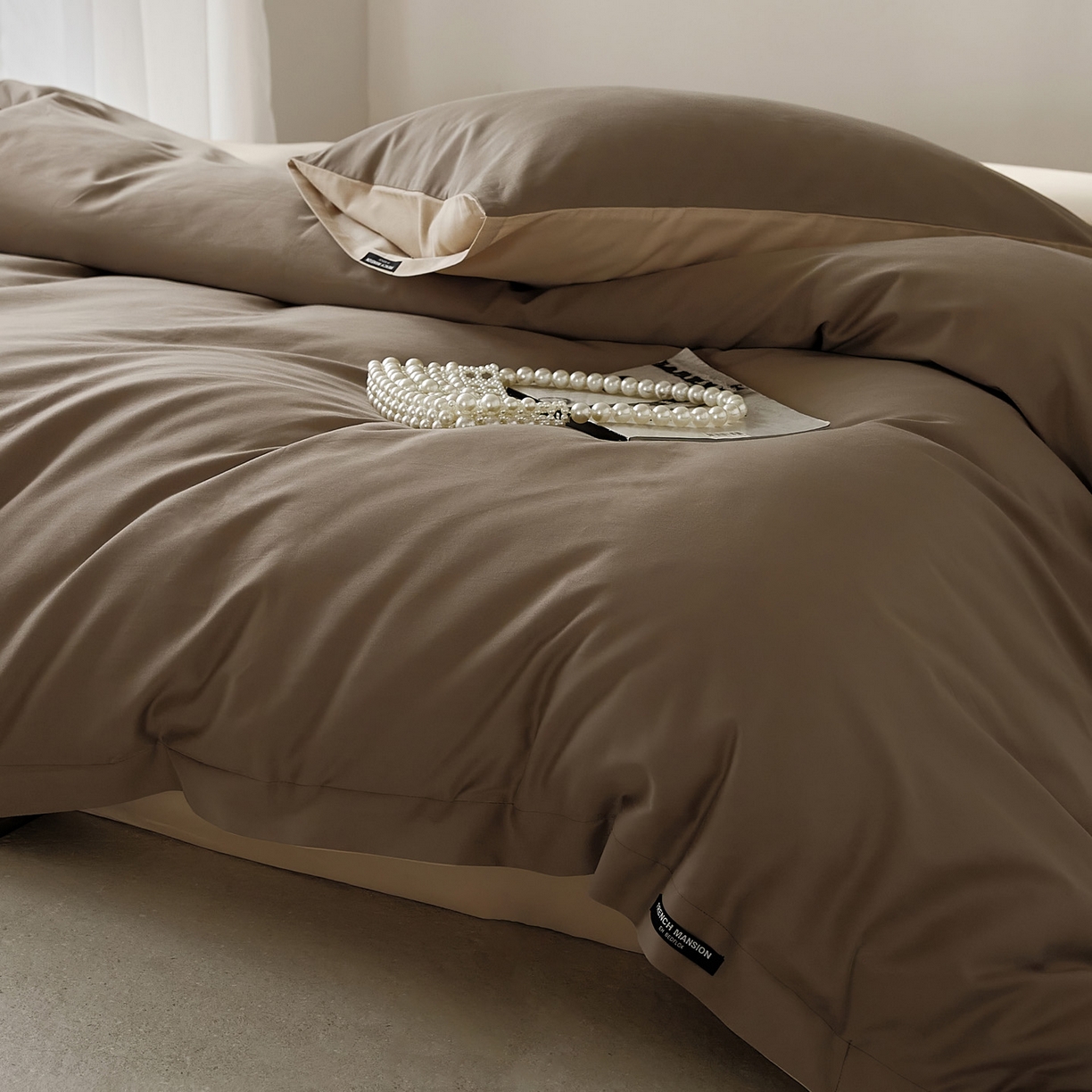 91家纺网 家纺一手货源 找家纺 EH家居 2025新款100S长绒棉小宽边磨毛四件套--云栖系列 摩卡慕斯