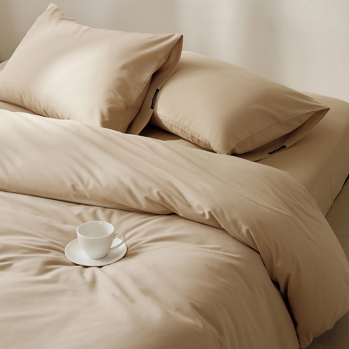 91家纺网 家纺一手货源 找家纺 EH家居 2025新款100S长绒棉小宽边磨毛四件套--云栖系列 布丁奶咖