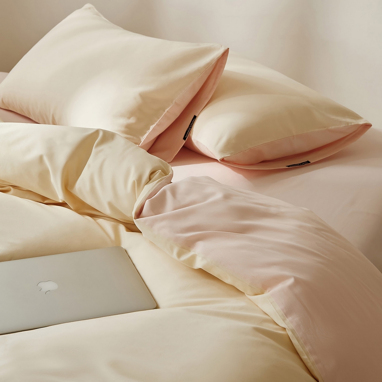 91家纺网 家纺一手货源 找家纺 EH家居 2025新款100S长绒棉小宽边磨毛四件套--云栖系列 白茶桃粉