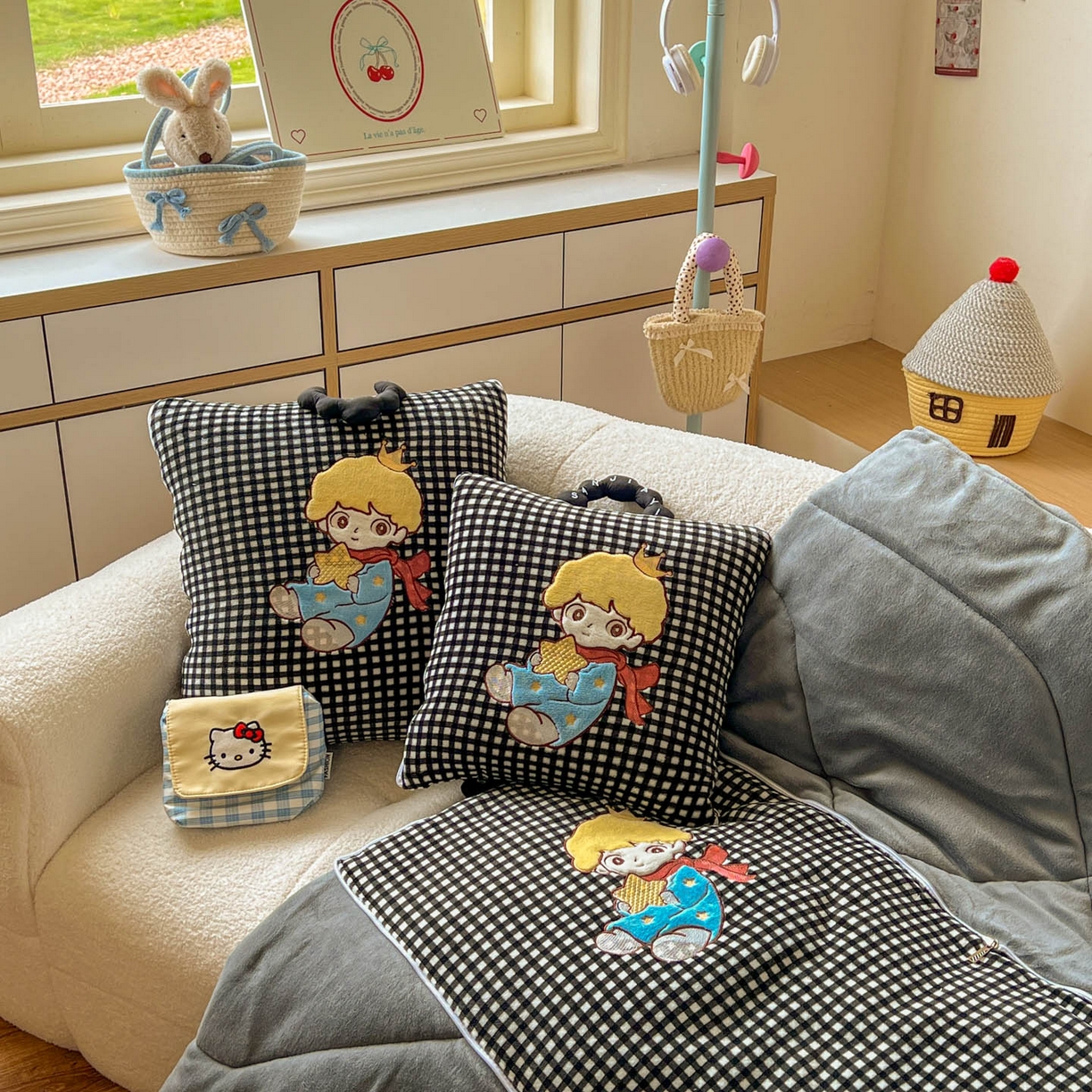 91家纺网 家纺一手货源 找家纺 番茄+ 2025新款加厚牛奶绒小王子抱枕 格子黑