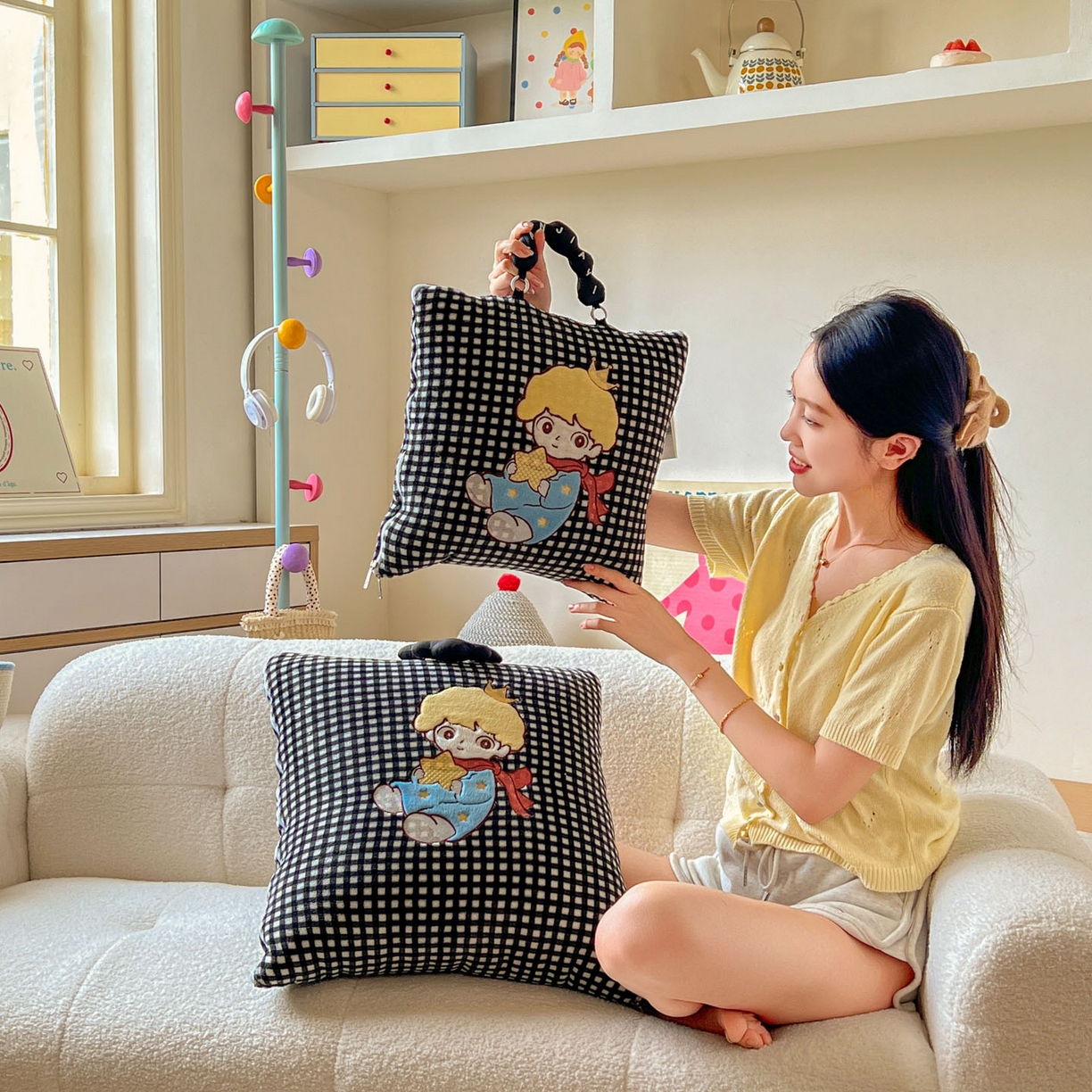 91家纺网 家纺一手货源 找家纺 番茄+ 2025新款加厚牛奶绒小王子抱枕 格子黑